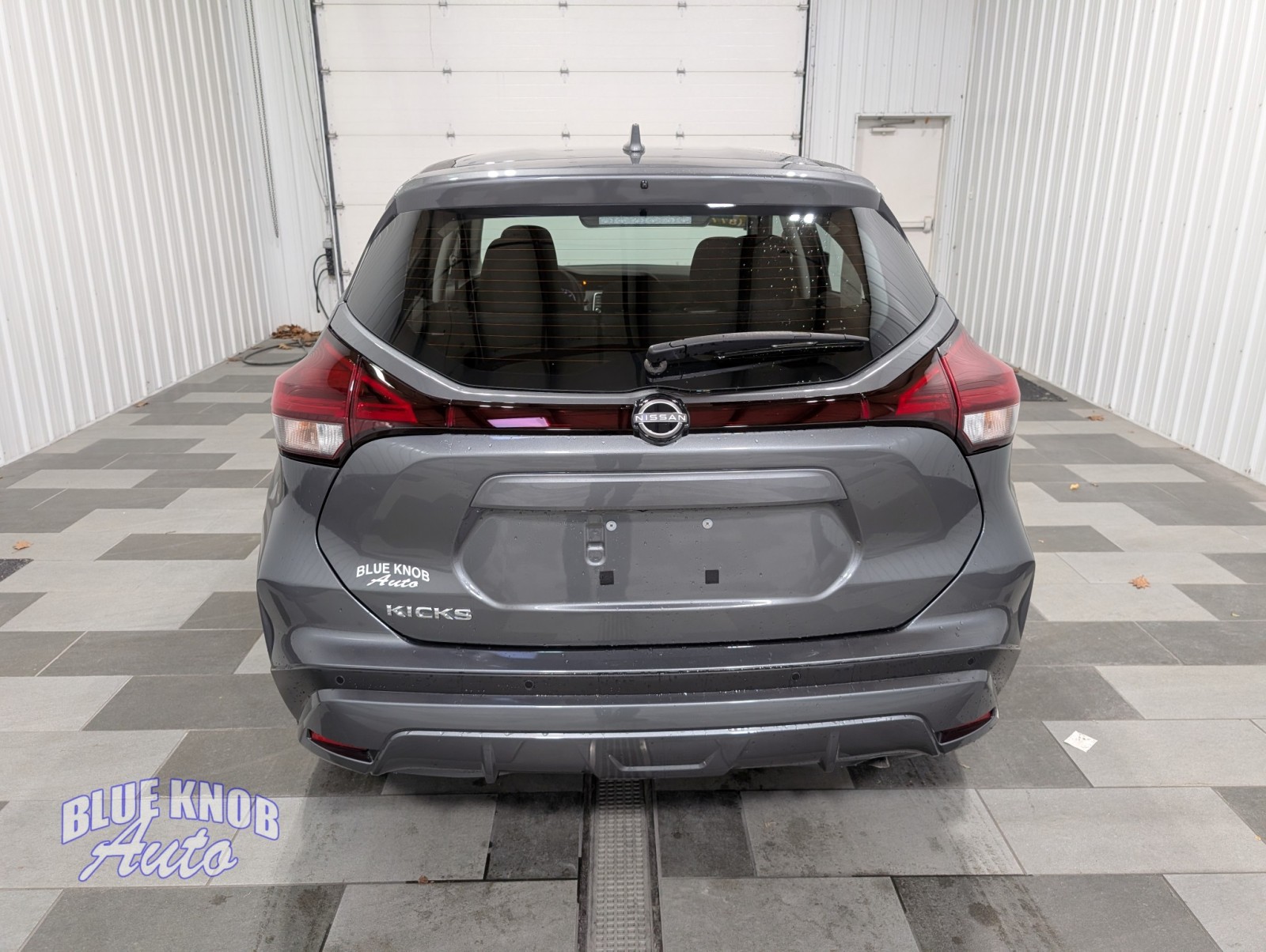 2025 Nissan Kicks Play S photo 2
