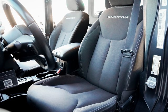 2014 Jeep Wrangler Unlimited Rubicon photo 3