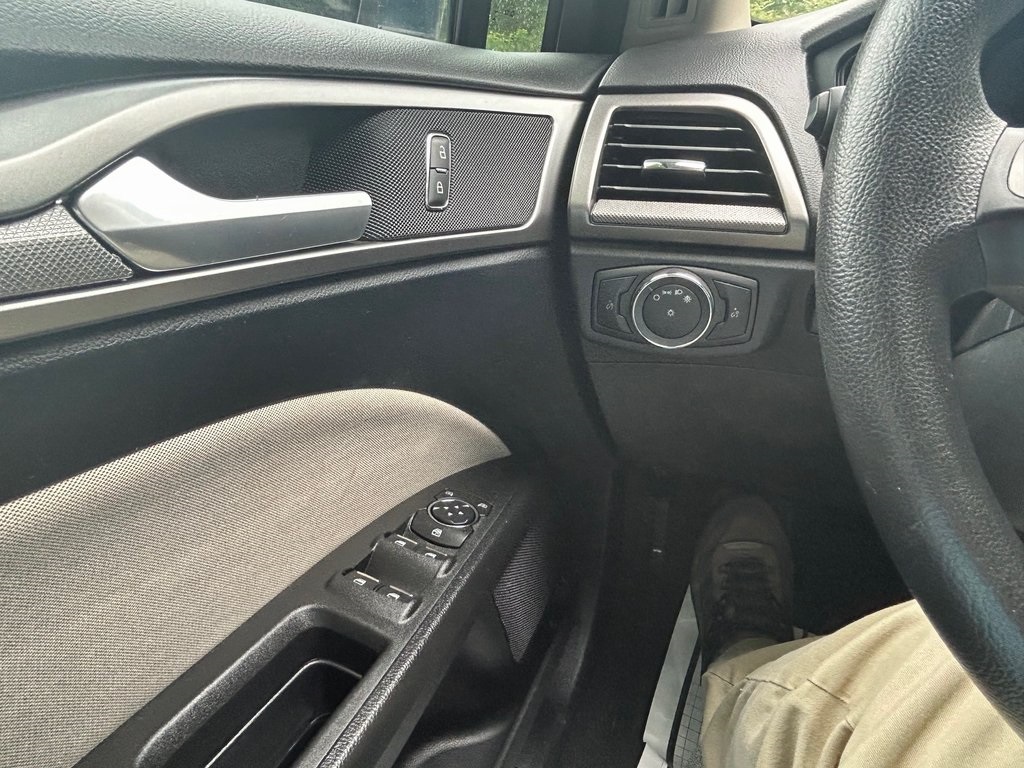 2019 Ford Fusion S photo 12