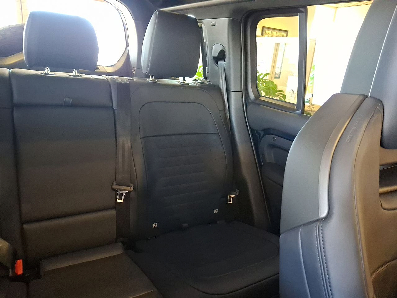 2026 Land Rover Defender 110 photo 4