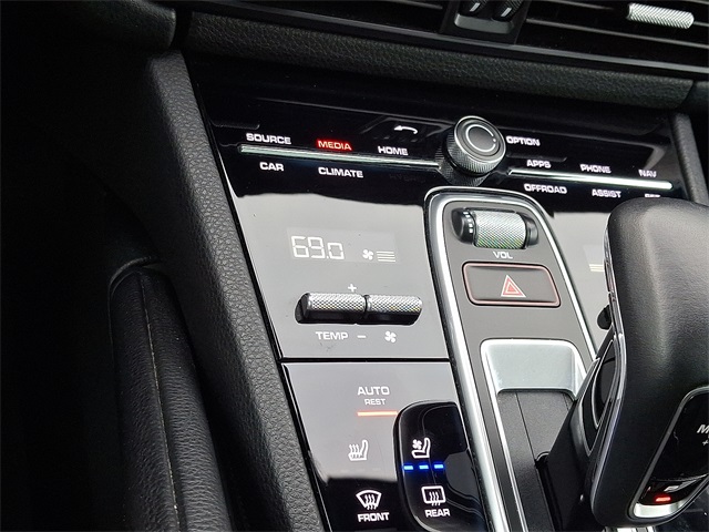 2019 Porsche Cayenne Base photo 16