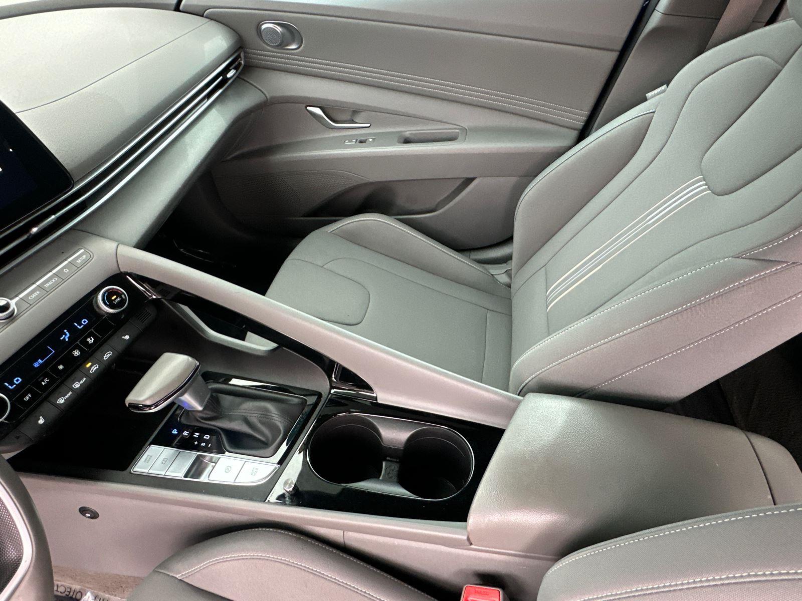 2023 Hyundai Elantra SEL photo 21