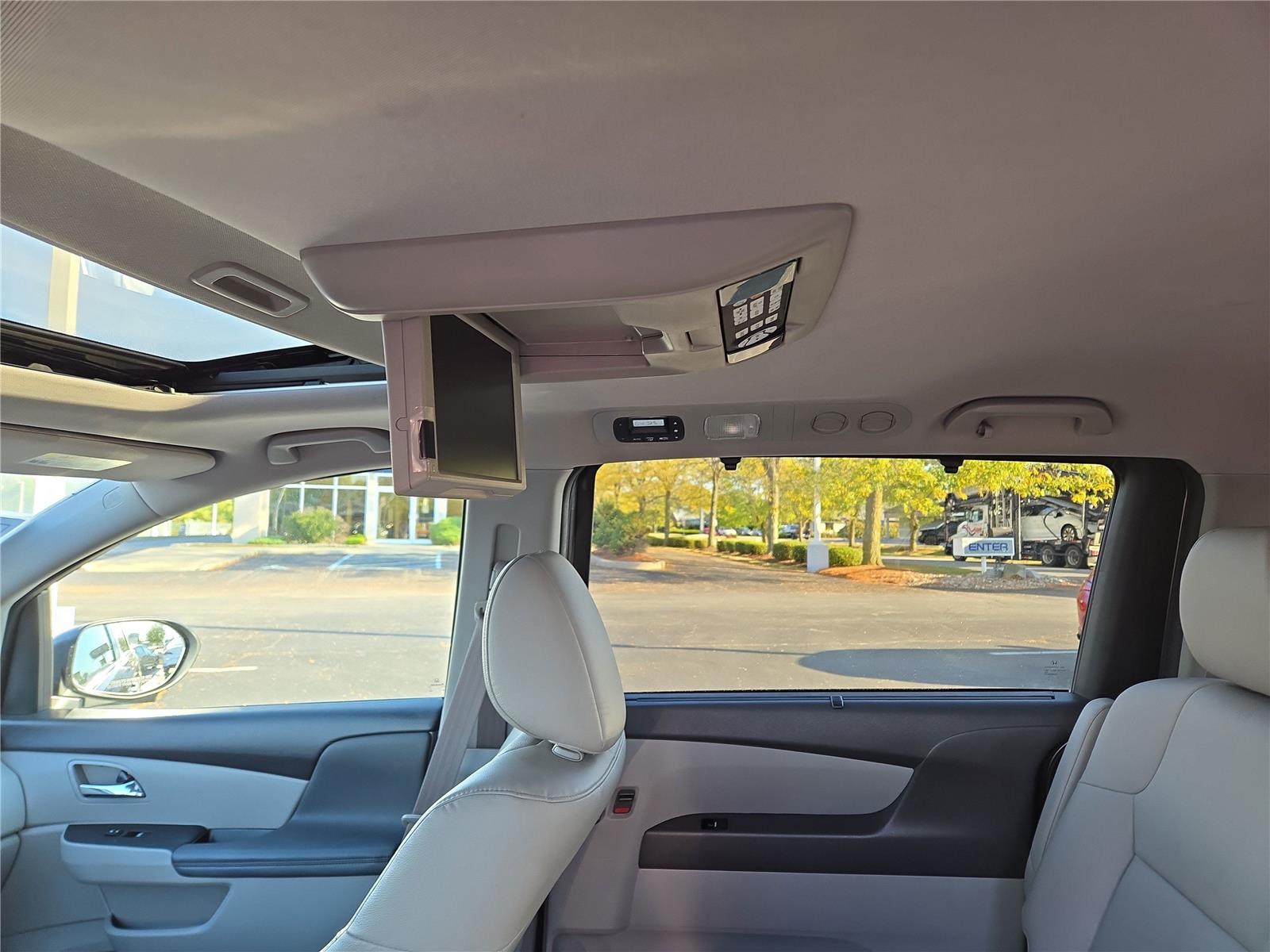 2015 Honda Odyssey EX-L photo 22