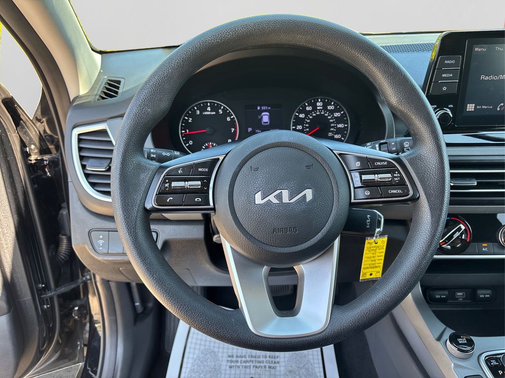 2023 Kia Seltos LX photo 22