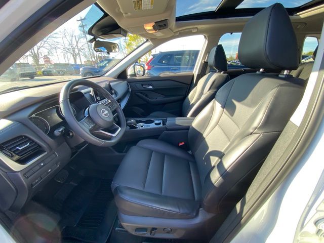 2023 Nissan Rogue SV photo 9