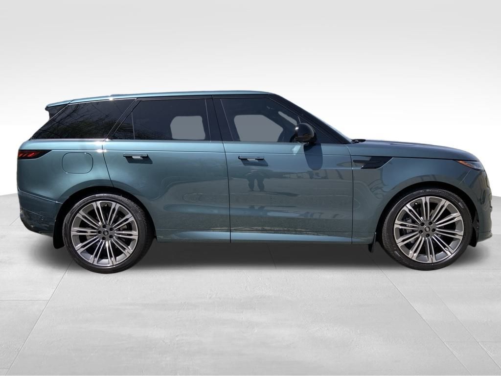 2025 Land Rover Range Rover Sport SE photo 4