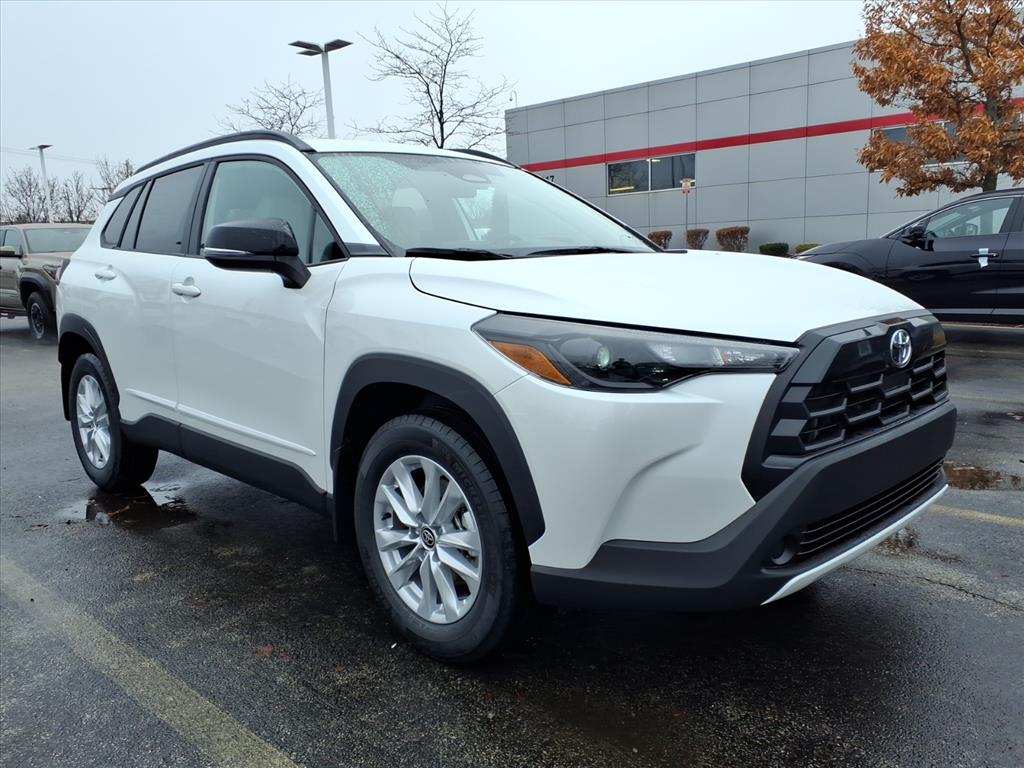 2026 Toyota Corolla Cross LE's photo