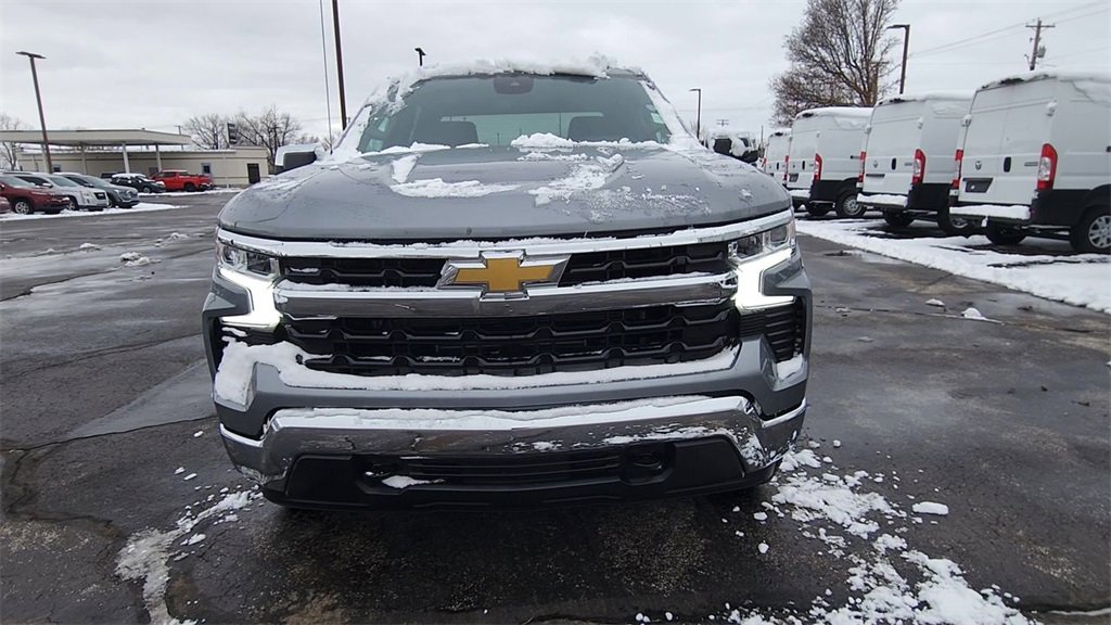 2023 Chevrolet Silverado 1500 LT photo 2