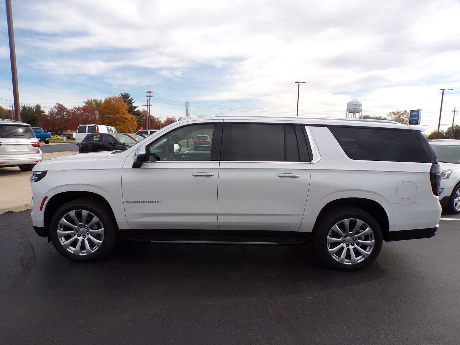 2025 Chevrolet Suburban Premier photo 2