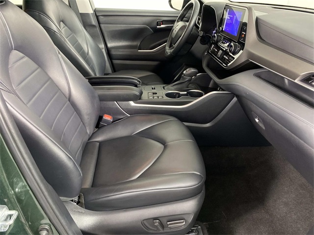 2023 Toyota Highlander XLE photo 10