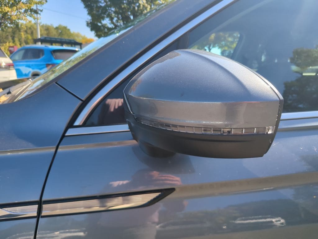 2022 Volkswagen Tiguan SE photo 3