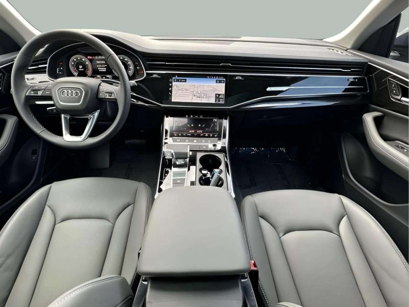 2025 Audi Q8 55 Premium Plus photo 11