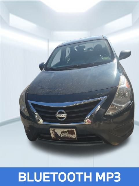 2017 Nissan Versa 1.6 S photo 2