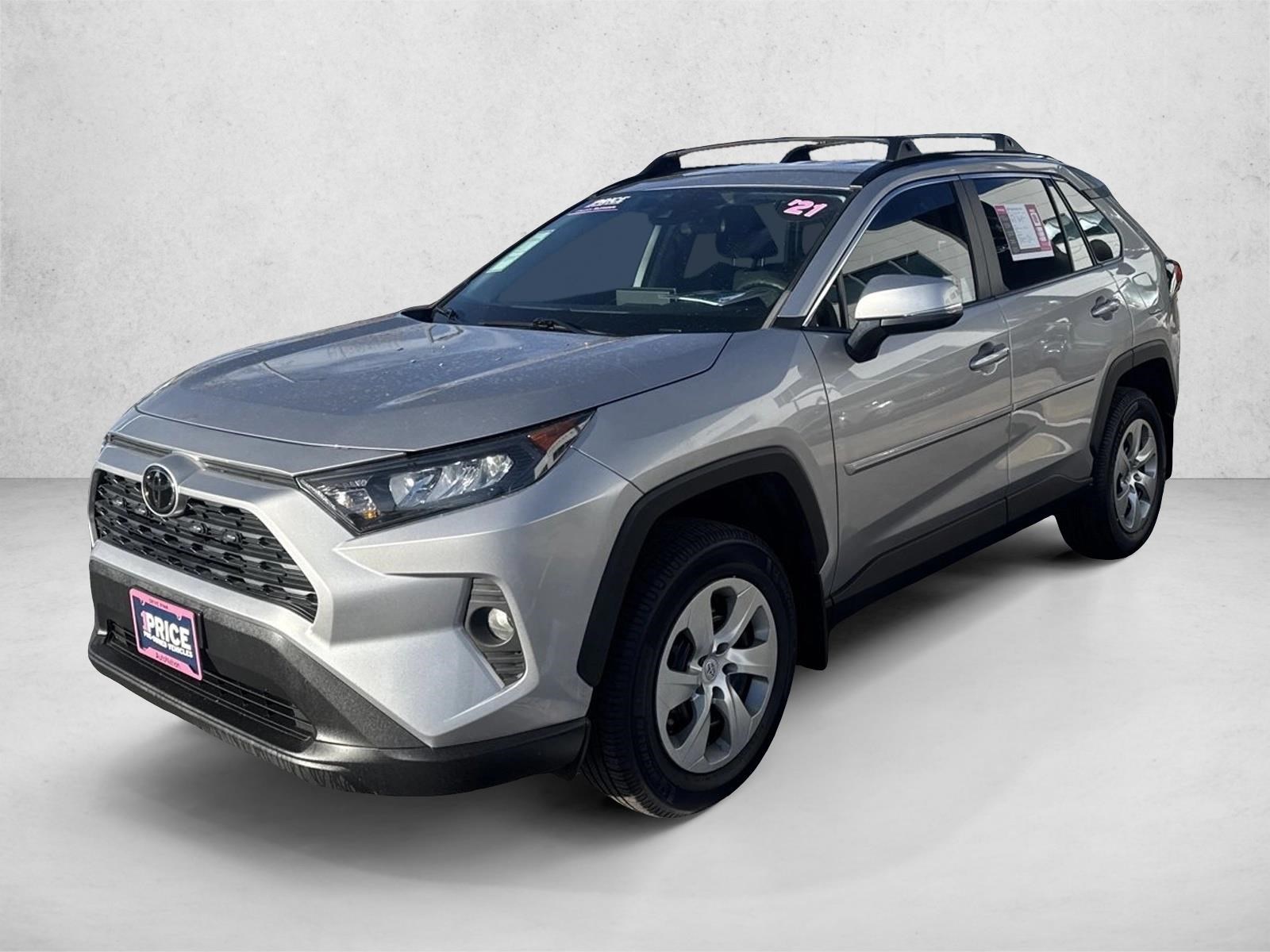 2021 Toyota RAV4 LE's photo