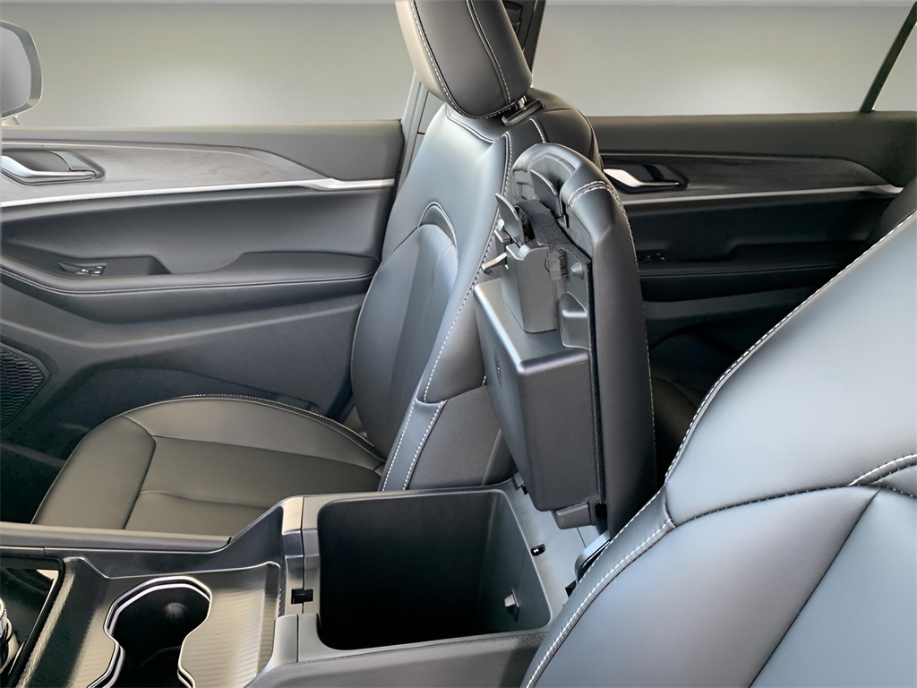 2025 Jeep Grand Cherokee Limited photo 35
