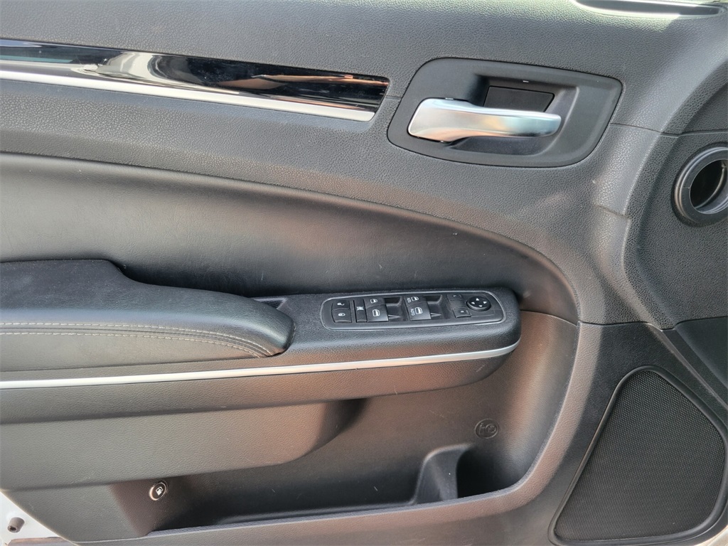 2021 Chrysler 300 S photo 16