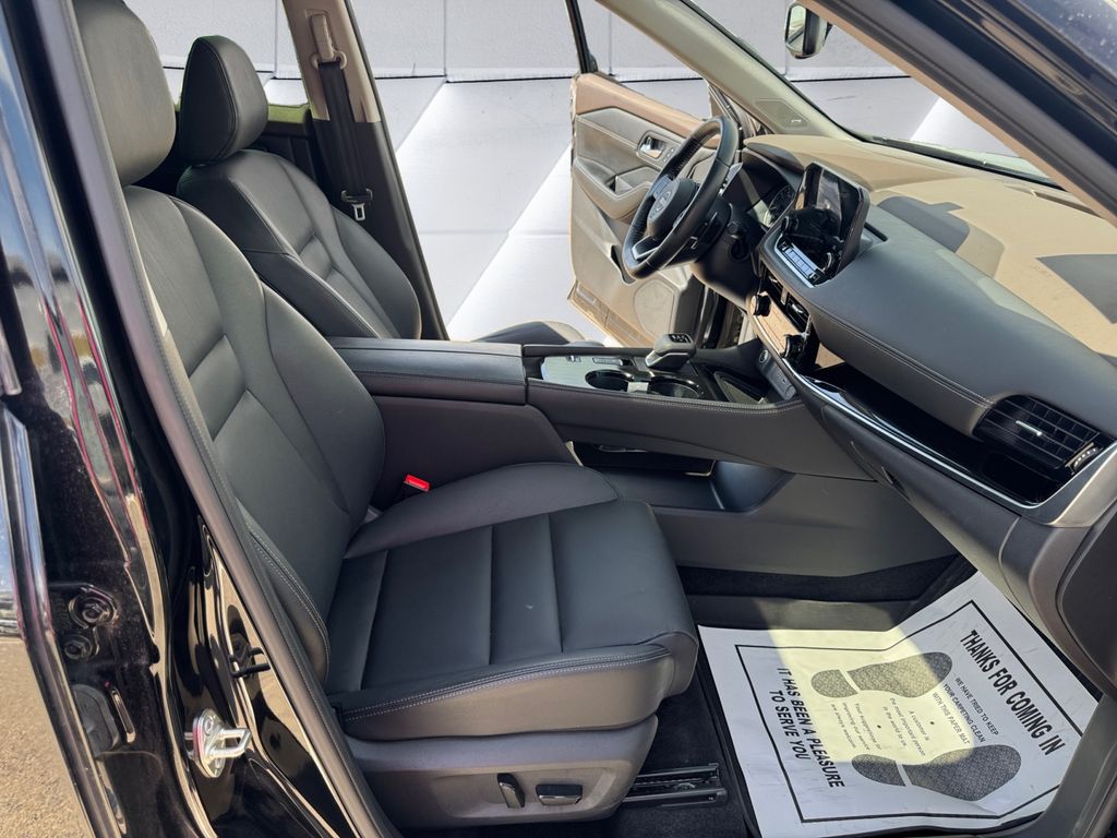 2023 Nissan Rogue SL photo 14
