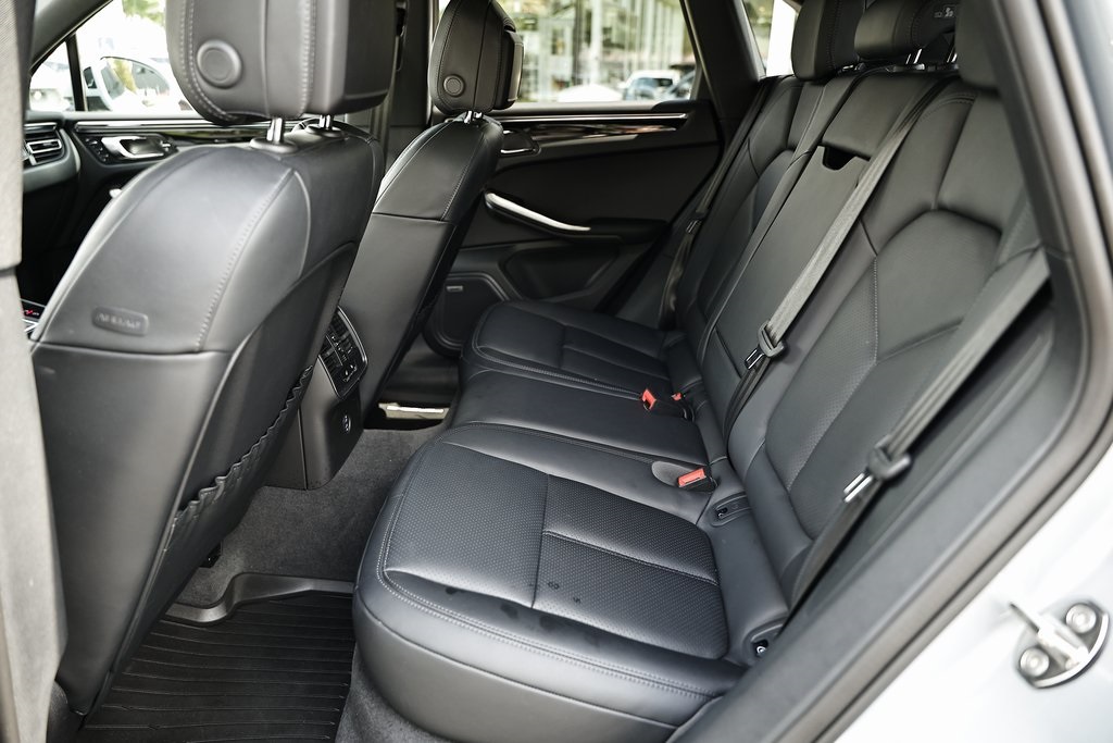 2024 Porsche Macan T photo 28