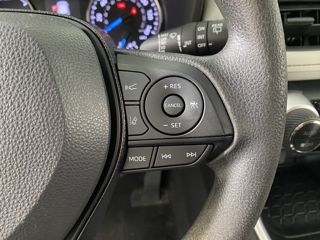 2020 Toyota RAV4 Hybrid XLE photo 12