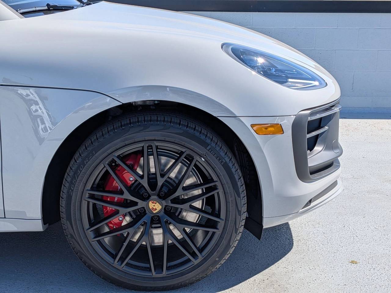 2025 Porsche Macan GTS photo 9