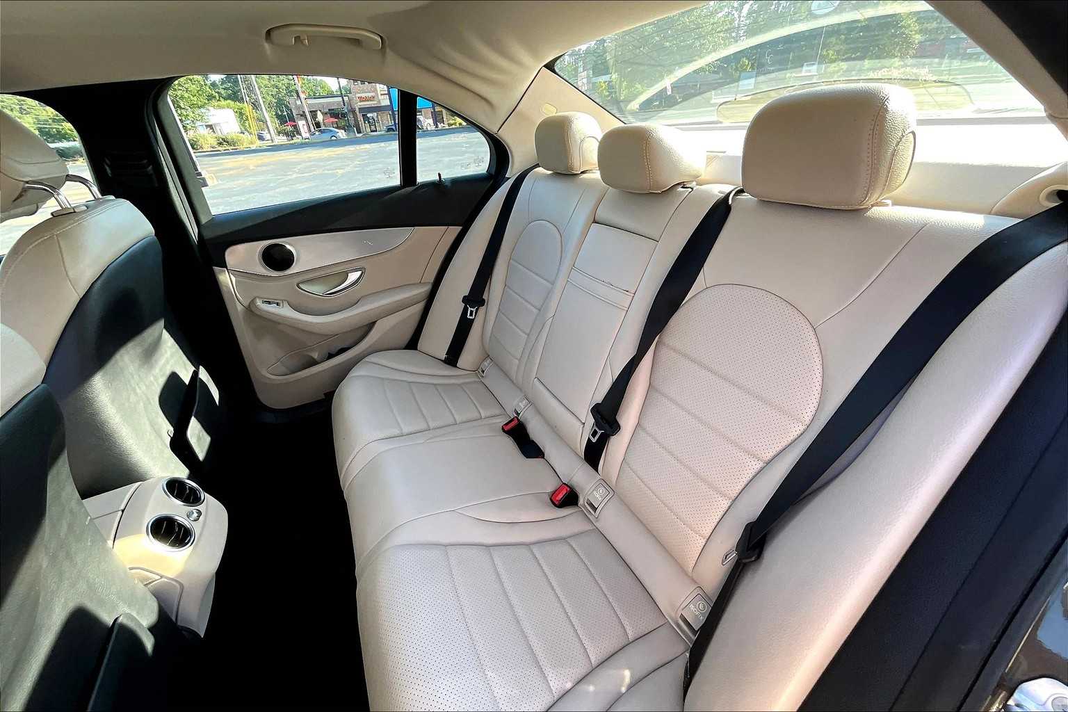 2015 Mercedes Benz C 300 Sedan photo 18