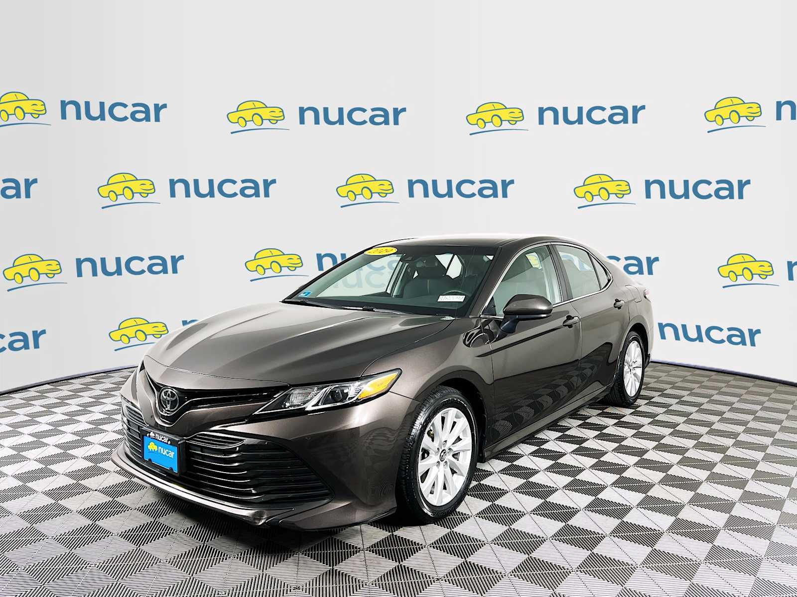 2019 Toyota Camry LE photo 3