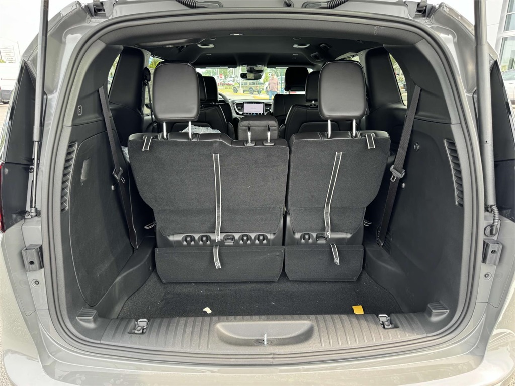 2025 Chrysler Pacifica photo 28