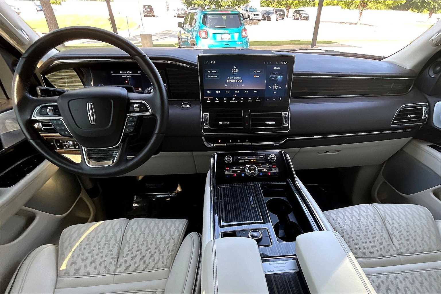 2024 Lincoln Navigator Black Label photo 13