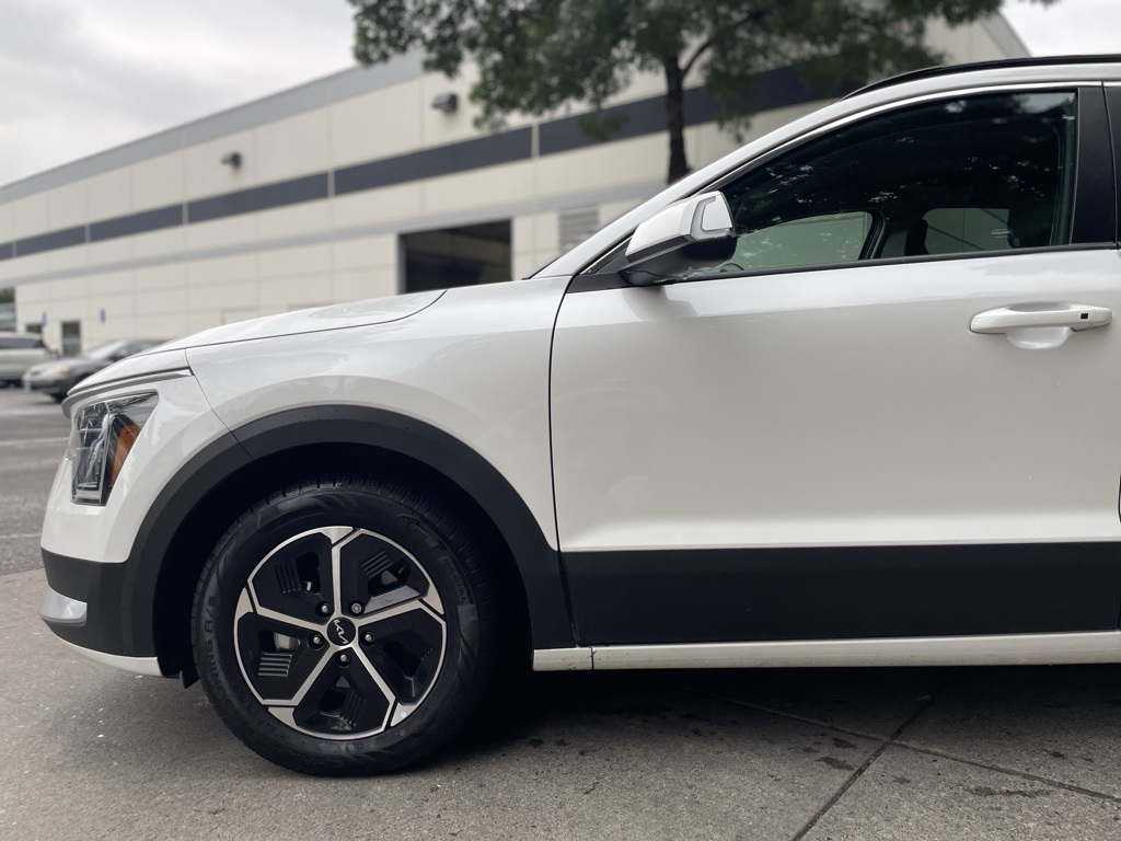 2023 Kia Niro EX photo 5
