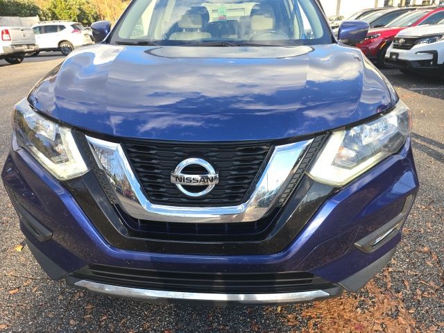 2017 Nissan Rogue SV photo 2
