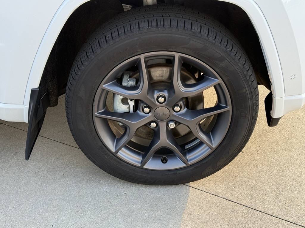 2021 Jeep Grand Cherokee Anniversary Edition photo 11