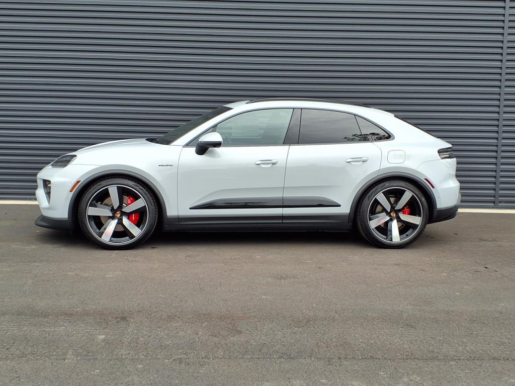 2025 Porsche Macan Electric photo 2