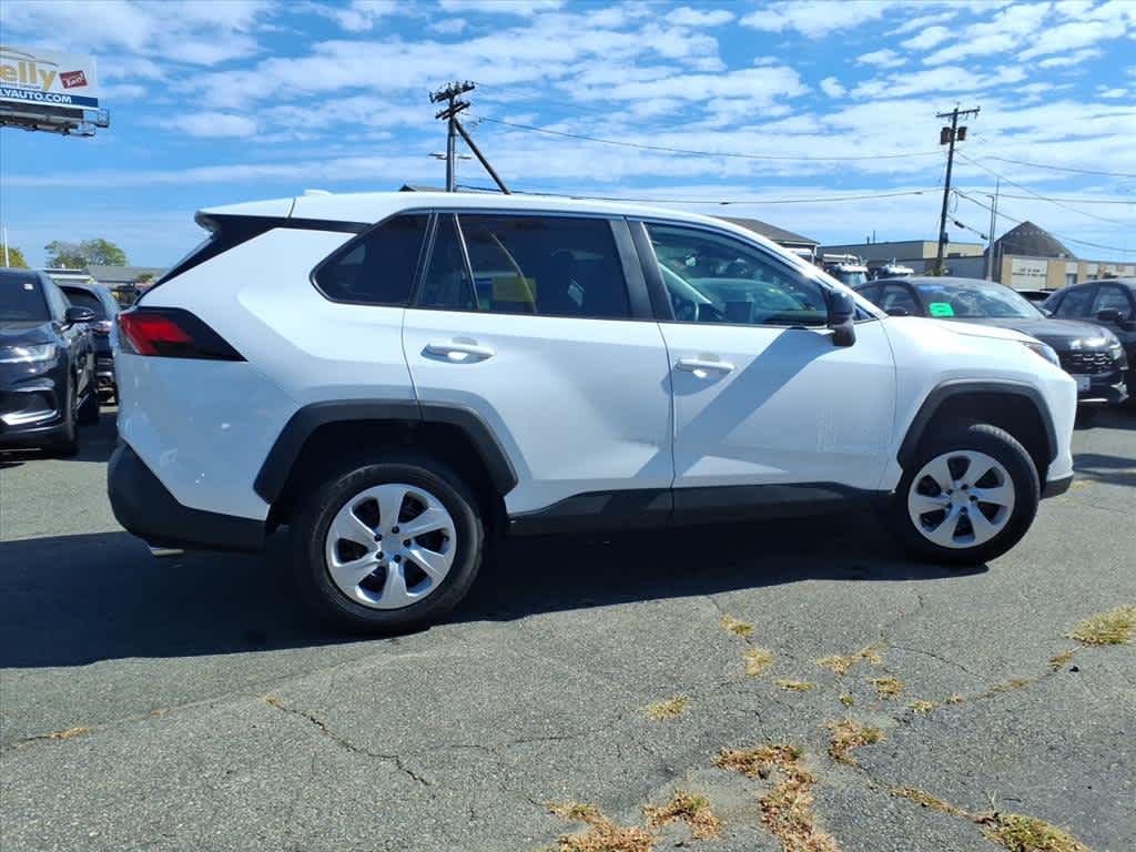 2024 Toyota RAV4 LE photo 4