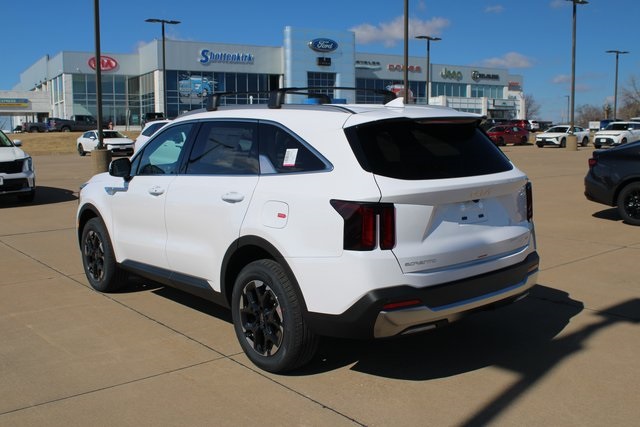 2025 Kia Sorento S photo 4