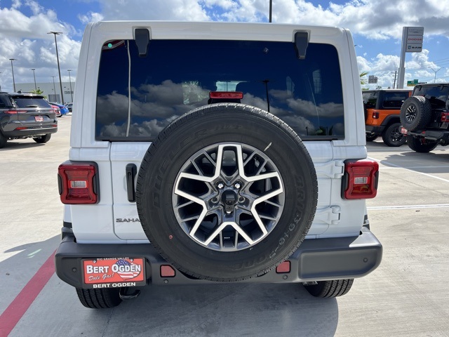 2025 Jeep Wrangler Sahara photo 5