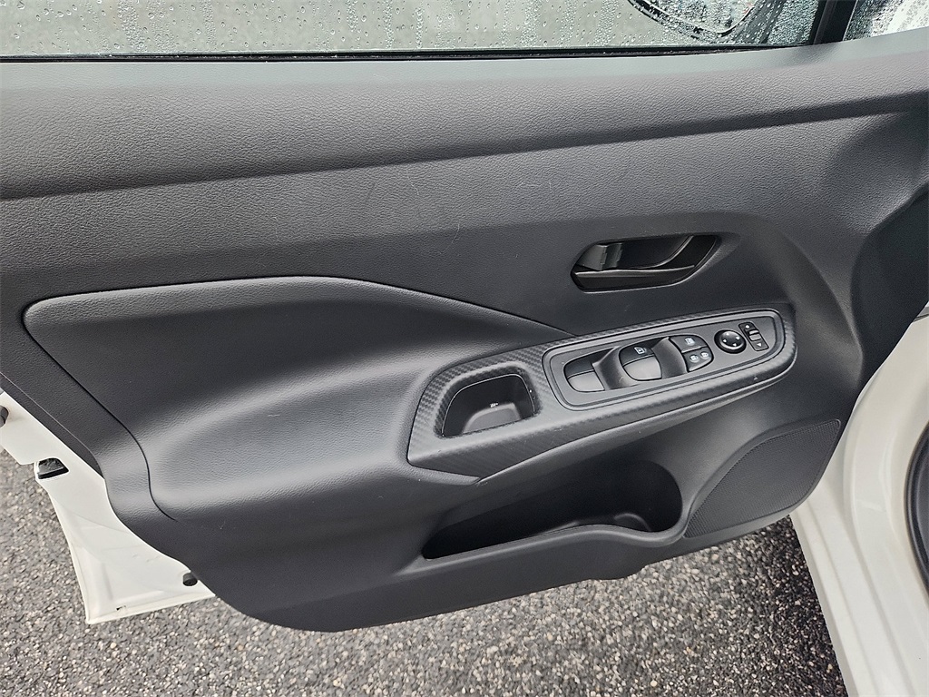 2024 Nissan Versa 1.6 S photo 7