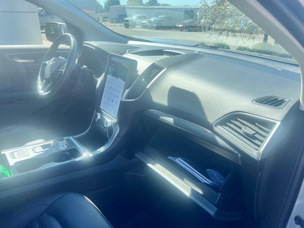 2022 Ford Edge SEL photo 30