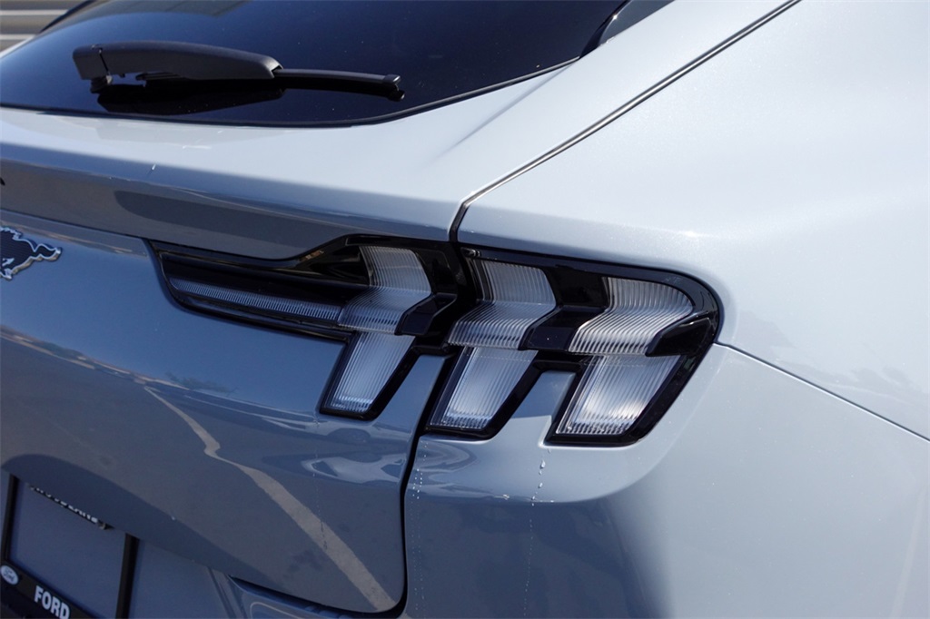 2025 Ford Mustang Mach-E Select photo 5