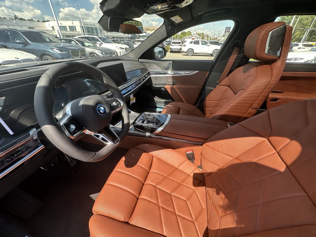 2026 Bmw 750e photo 6