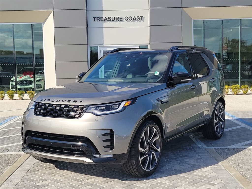 2025 Land Rover Discovery Dynamic SE's photo