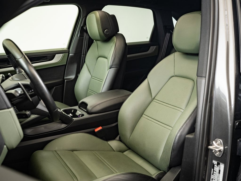 2024 Porsche Cayenne photo 5