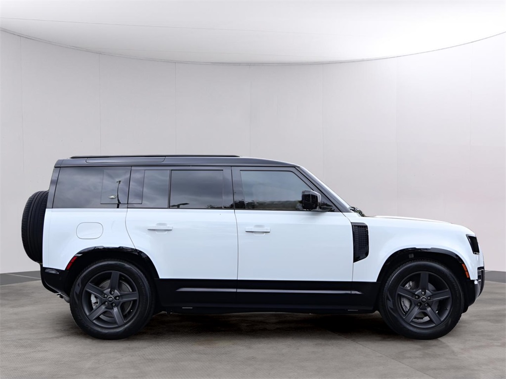 2024 Land Rover Defender 110 X-Dynamic SE photo 2