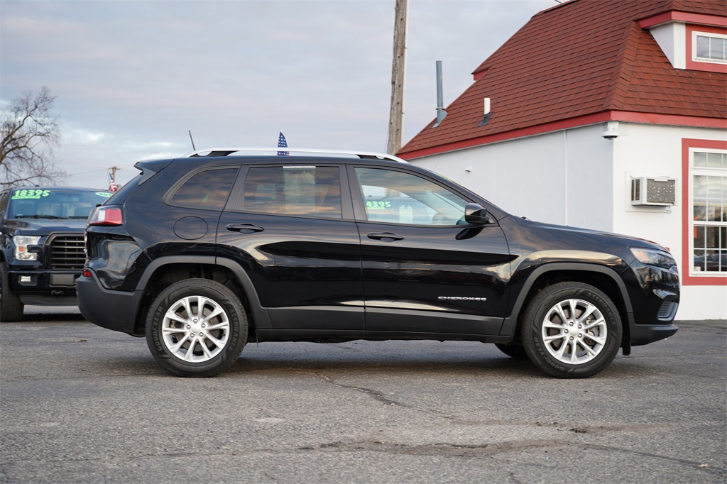 2020 Jeep Cherokee Latitude photo 2