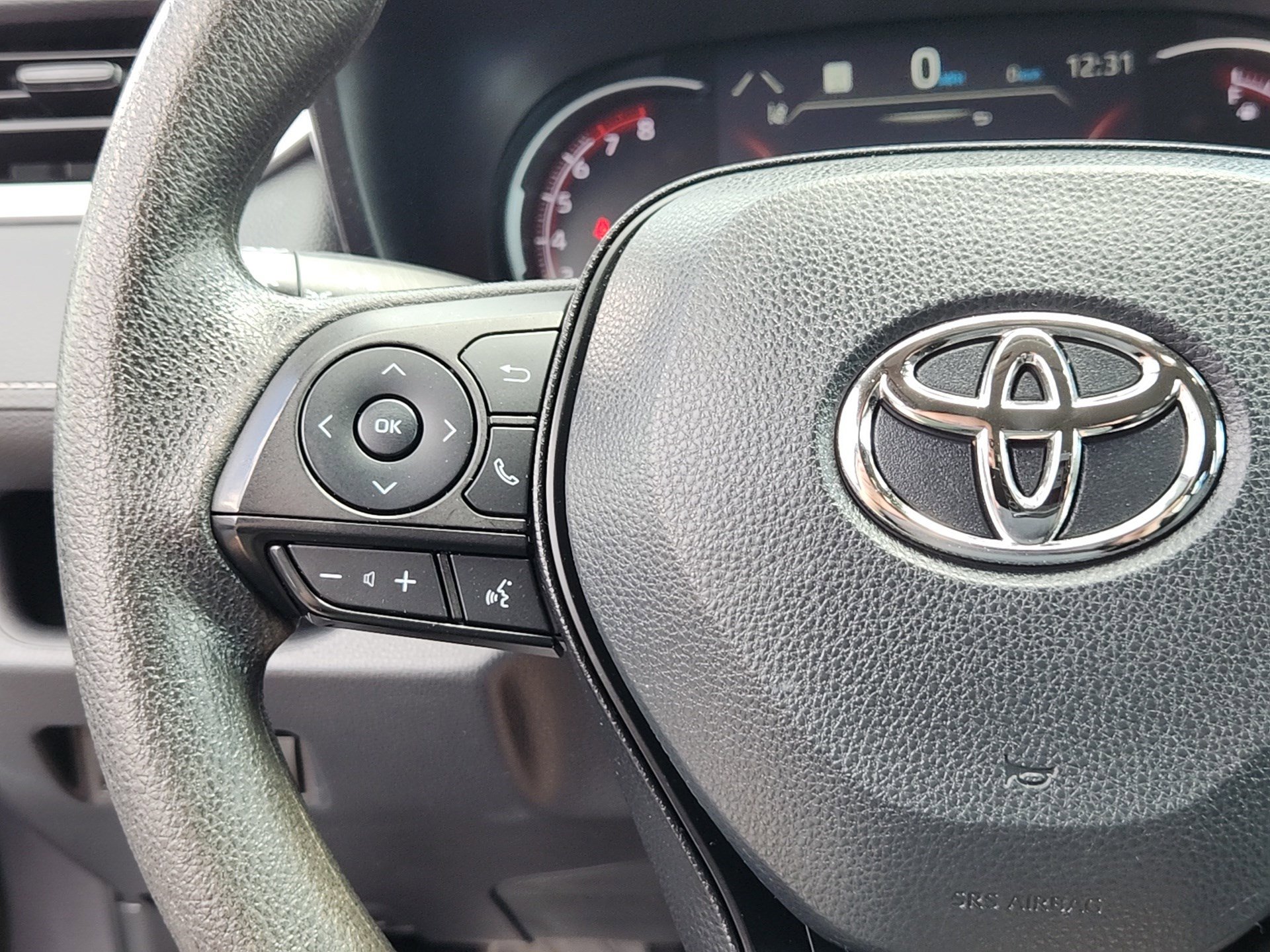 2023 Toyota RAV4 XLE photo 17
