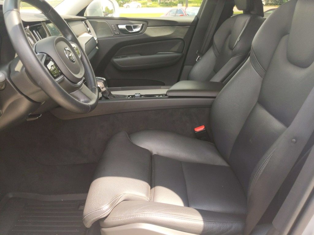 2020 Volvo XC60 T5 Inscription photo 13