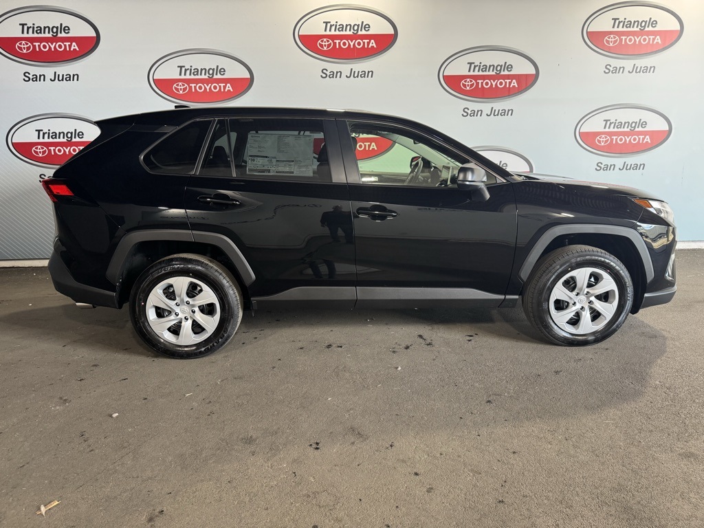 2025 Toyota RAV4 LE photo 6