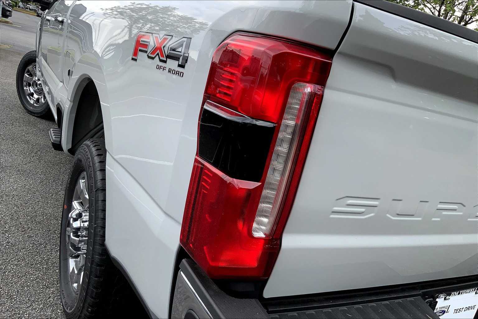 2025 Ford F-350 Lariat photo 14