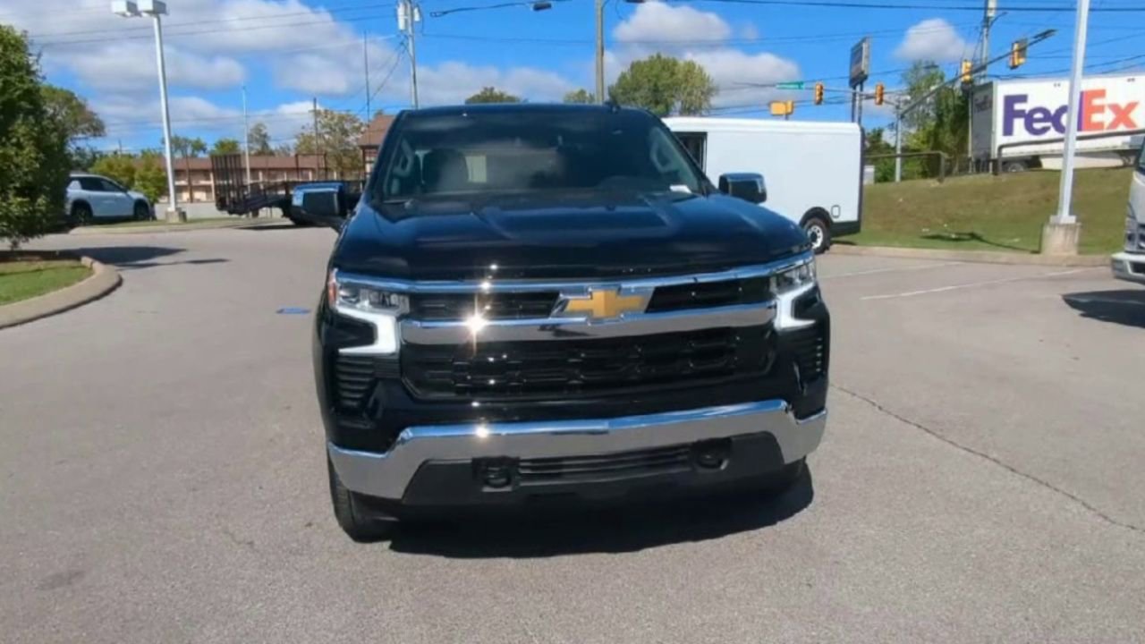 2026 Chevrolet Silverado 1500 LT photo 3