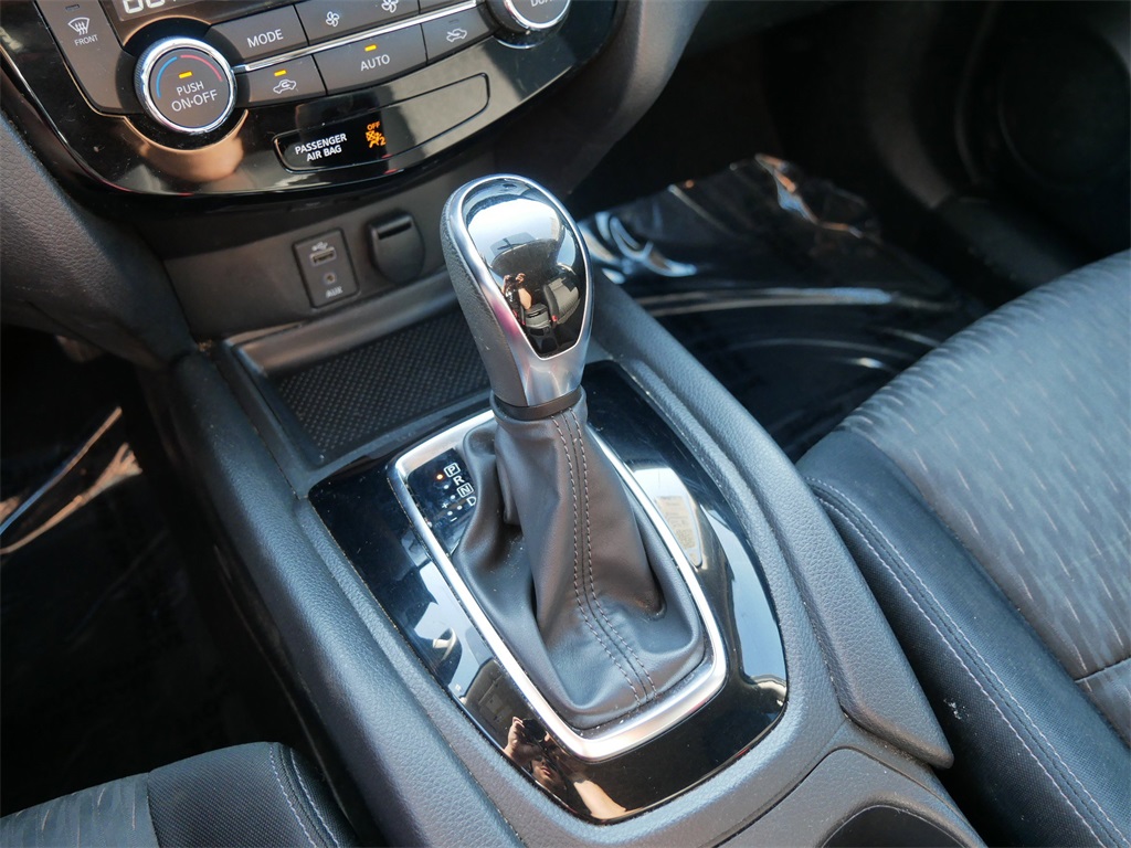 2017 Nissan Rogue SV photo 28
