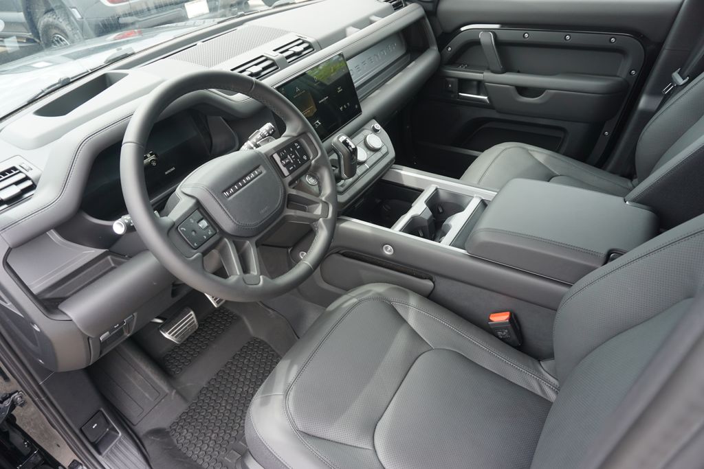2025 Land Rover Defender 110 V8 photo 18